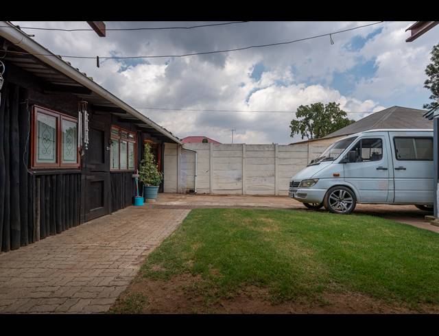 3 BEDROOM FREEHOLD FOR SALE IN REGENTS PARK